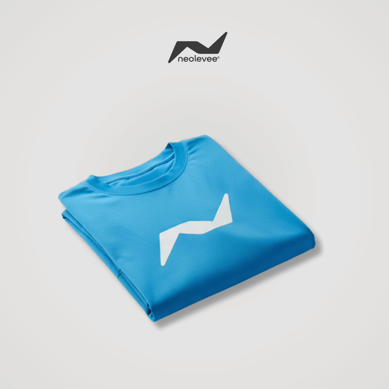 AeroLine T-Shirt in Blau – leichtes, atmungsaktives Sportshirt mit weißem neolevee Logo. Minimalistisches Design für Training und Alltag.