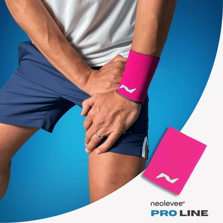 Spüre die Stabilität bei jedem Workout: Die PRO LINE Handgelenkbandage in Electric Pink unterstützt dein Handgelenk effektiv und sieht stark aus.