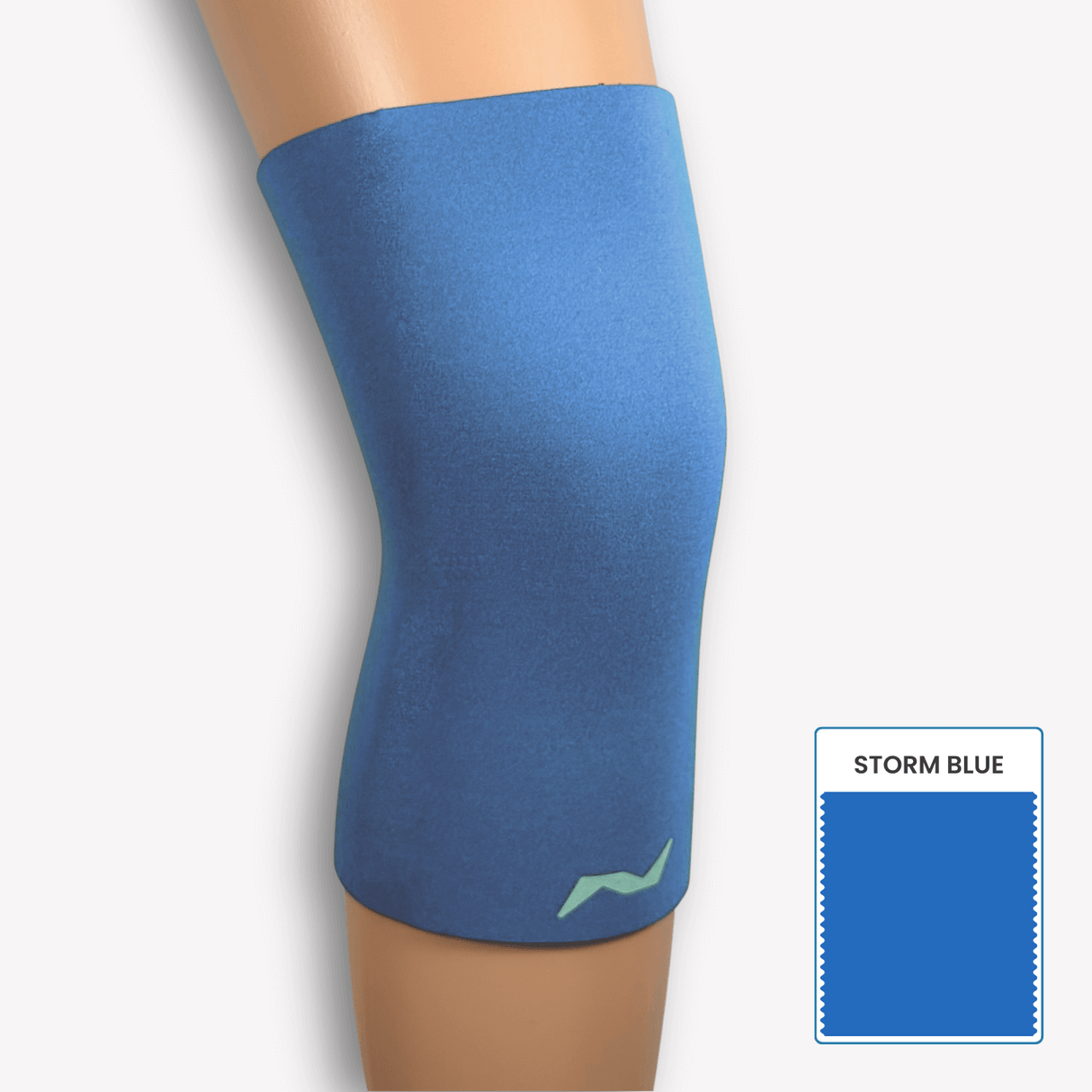 Die PRO LINE Bandage in Storm Blue kombiniert sportlichen Look mit starker Kompression – für dein Knie bei hoher Belastung.