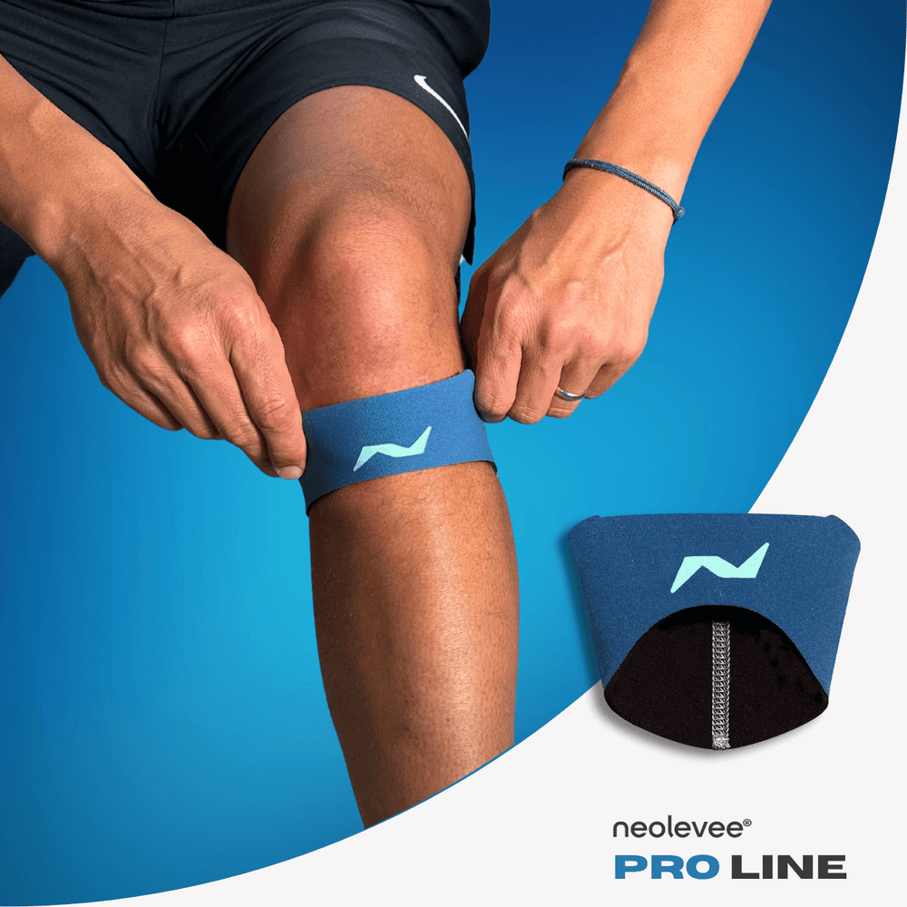 Entlaste deine Patellasehne gezielt: Die PRO LINE Patellabandage in Storm Blue stabilisiert dein Knie bei Bewegung und schützt vor Überlastung.