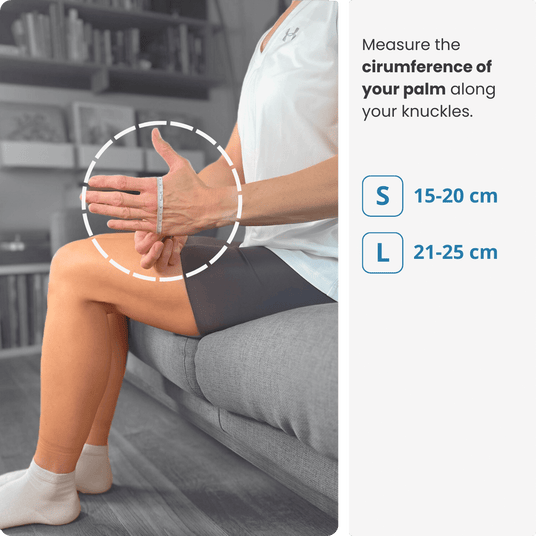Instruction image showing how to measure the circumference of your palm along the knuckles to find the right wrist sleeve size, with size options S (15–20 cm) and L (21–25 cm).